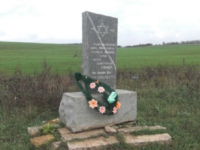 DalnikMinnesmonument på platsen för massakern