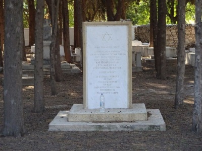 KosMinnesmonument på den judiska begravningsplatsen