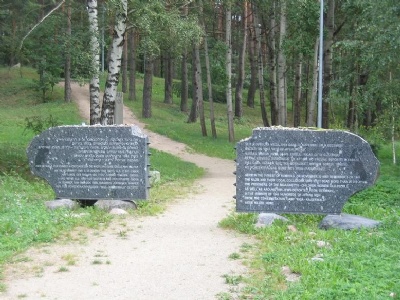 RumbulaIngången till memorialet är samma väg som judarna fick gå till sin avrättning