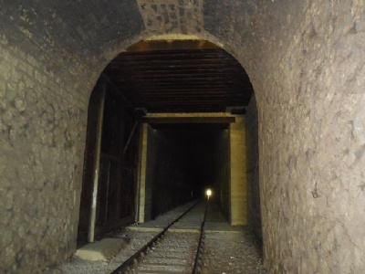 Wolfsschlucht IIIInuti tunneln med den förstärkta porten