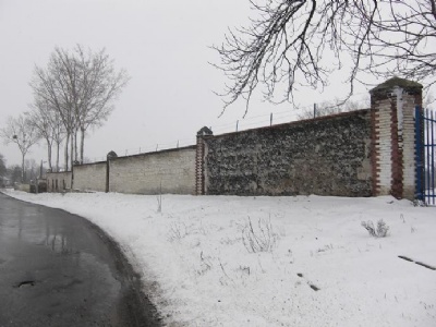 TrawnikiLämningar av muren som omgav lägret