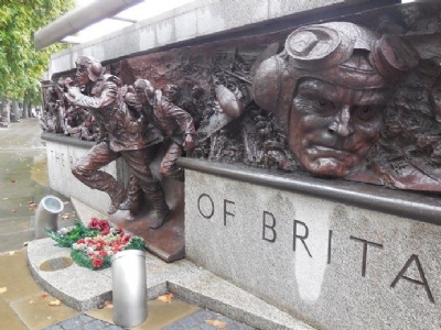 Bentley PrioryBattle of Britain monument längs Themsen vid Embankment, centrala London