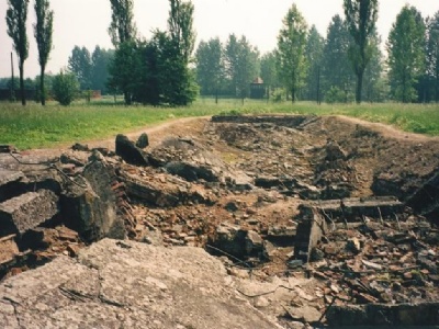 Auschwitz II – BirkenauRuiner efter gaskammaren krematorium II