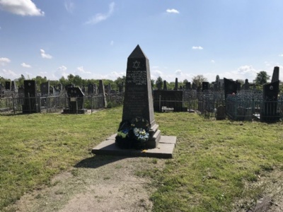 BerdychivMinnesmonument på den judiska kyrkogården (49°54'34.02 N 28°35'16.06 E)
