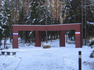 KatynEntrén till memorialet i skogen