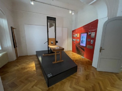 Panenske BrezanyReplica av giljotinen från Pancras fängelset i Prag (2025)