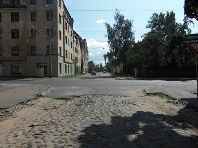 Riga gettoPå andra sidan vägen låg entrén till det tyska gettot. På denna sida entrén till det lettiska gettot