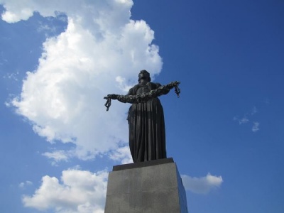 LeningradModer Ryssland staty vid Piskariovksoye kyrkogård