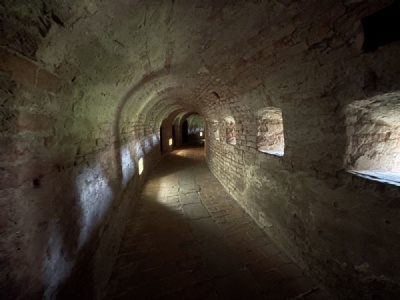 Terezin lilla fästningTunnelgång genom fästningen (2025)
