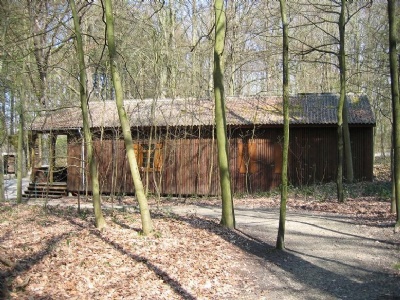 Wolfsschlucht IHitlers barack har rekonstruerats och innehåller en utställning