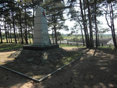 SkedeOld memorial monument erected during Soviet times
