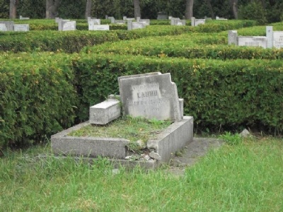 Breslau festungFörfallen grav på den sovjetiska krigskyrkogården