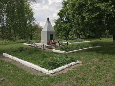 Kamjanets – PodolskyjMinnesmonument på den judiska kyrkogården (48°41'47.63 N 26°33'38.92 E)