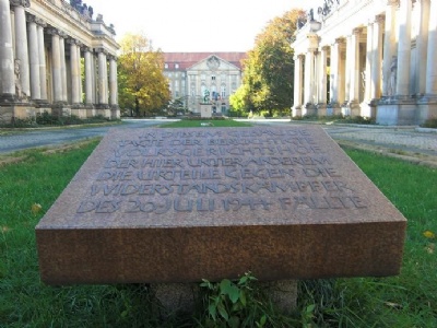 Berlin – KammergerichtMemorial monument with Kammergericht in the foreground