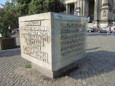 Berlin – LustgartenMinnesmonumentet som restes av den östtyska staten 1981