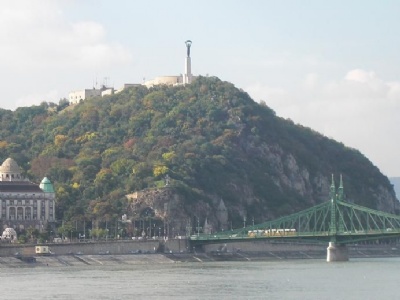 Budapest CitadellGellerthöjden med citadellet och frihetsmonumentet