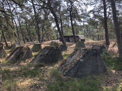 SkånelinjenFörvarshinder och bunker vid Falsterbokanalen