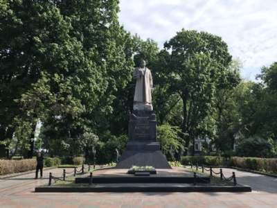 Novi PetrivtsiGeneral Nikolai Vatutin's grave in central Kiev
