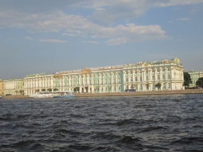 Sankt PetersburgVinterpalatset sett från floden Neva