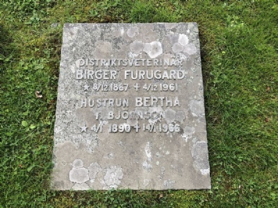 VikebottenBirger an his wife Bertha's grave