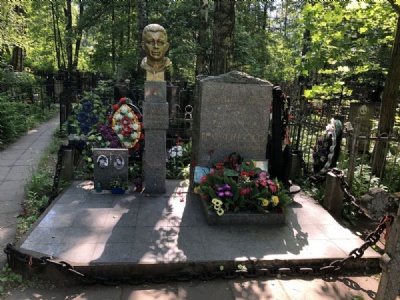 Sankt Petersburg – S13Marinesko grav på kyrkogården Bogoslovskoye