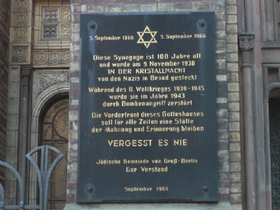 Berlin nya synagogaMinnestavla