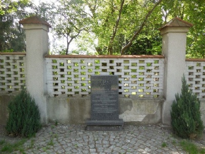 Dworek ReichenówMemorial monument