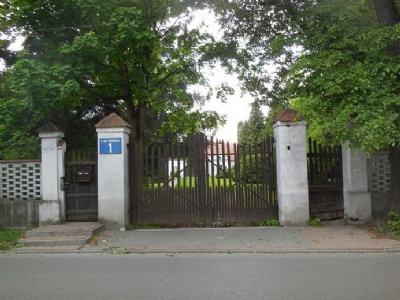 Dworek ReichenówGate to the mansion