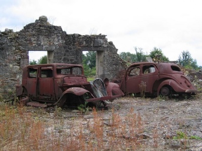 Oradour-sur-GlaneCar wrecks