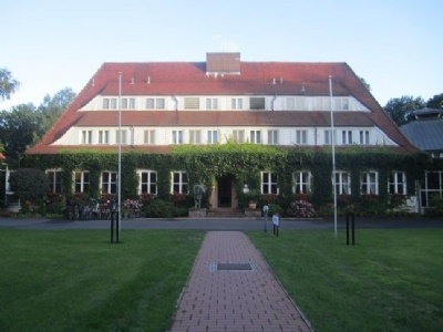CarinhallCarinhalls gästhotell på andra sidan Gross Döllnsee. 2013 hotell Döllnsee - Schorfheide
