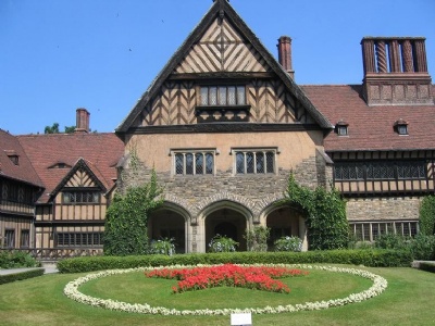 CecilienhofSchloss Cecilienhof with the Red star in the foreground