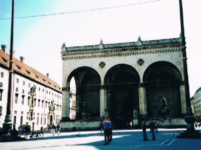 München – FeldherrnkellerOdeonsplatz