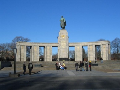 GermaniaSoviet War Memorial, approximately where Volkshalle would have been built