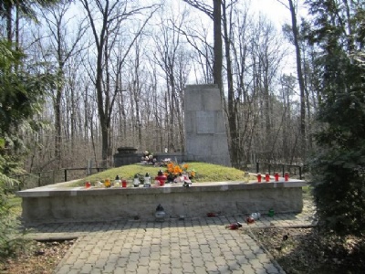 KrepiecMass grave and monument