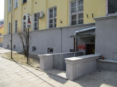 Lublin – Pod ZegaremEntré museet. Fönstren på källarplanet tillhörde fångcellerna