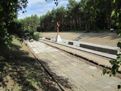 MniszekMass grave and memorial monument