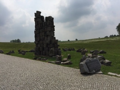 OlsztynekStebark, parts of the monument that the Germans destroyed in Krakow, 1939