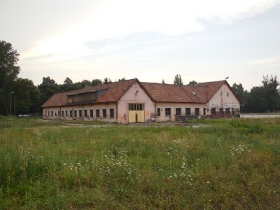 OswiecimSlakthuset där SS personalen och deras hembiträden kunde köpa kött. Sedan 2023 är denna riven och på platsen finns numera Auschwitz museum huvudentré
