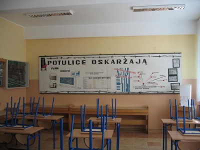 PotuliceI frånvaro av museum så finns det en liten utställning om lägret i en grundskolas klassrum