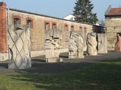 OsthofenMemorial sculptures