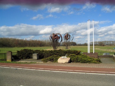 ArnhemMemorial monument, american 82nd Airborne division, Overasselt