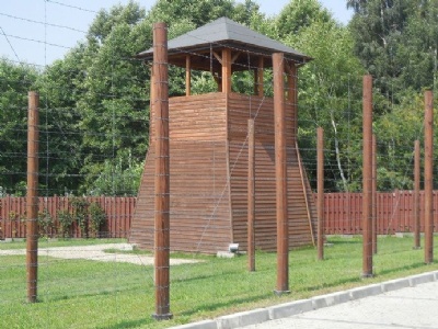 Pustków – OsiedleReconstructed guard tower at the museum