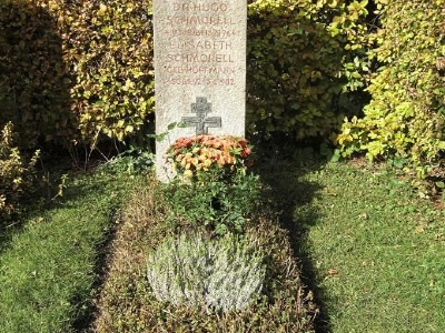 Stadelheim fängelseAlexander Schmorells grav på kyrkogården Perlacher