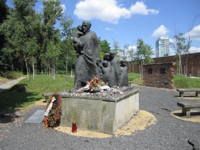 Warszawa gettoJanusz Korczak och barnen (judiska kyrkogården) (Korczak och 200 barn mördades i Treblinka i augusti 1942)