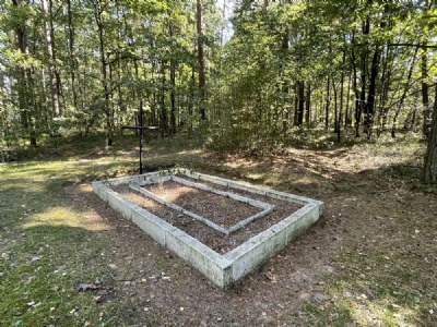 SkrwilnoSmaller graves in the forest