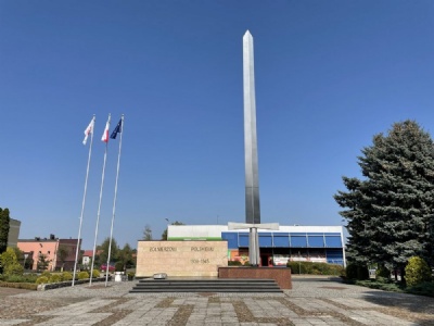 Dobiegniew – Oflag II CMinnesmonument i centrala Dobiegniew (52°58'10.84"N 15°45'31.73"E)