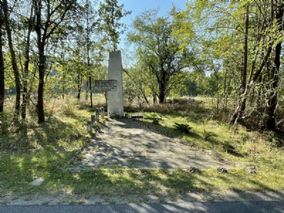 ZninMonumentet längs vägen