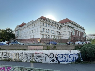 Prag - Pankrac fängelsePrags högsta domstol. Fängelset ligger bakom domstolen