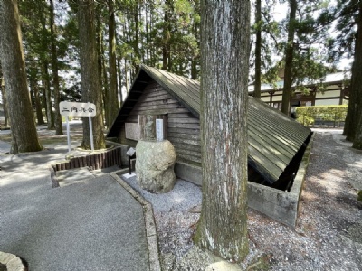 ChiranChiran Peace Museum, rekonstruerad sov logement 
