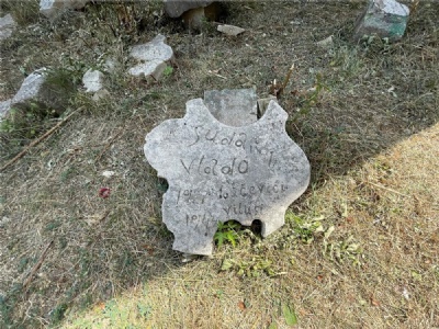MostarVandaliserade gravstenar